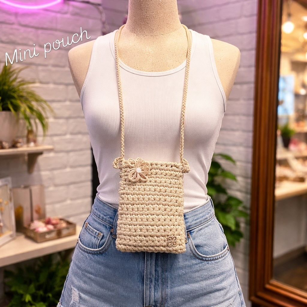 mini pouch cream